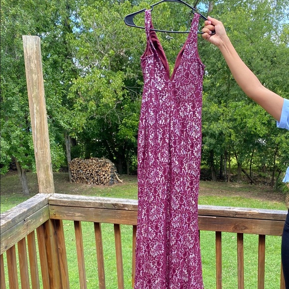 long V neck gown - Picture 2 of 2